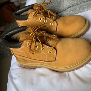 Women’s waterproof ankle boot Timberlands size 6.5 M